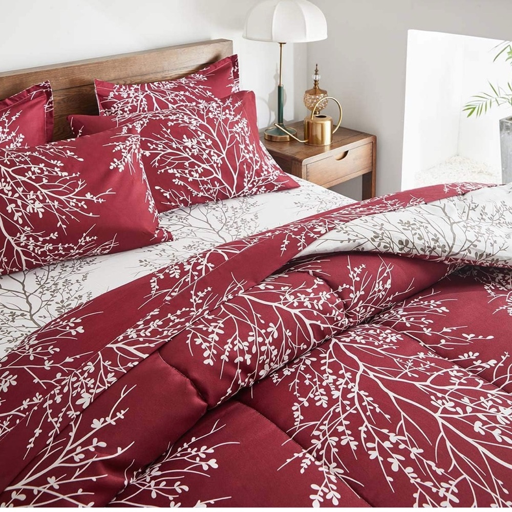Burgundy Holiday Reversible 7PC Comforter Set-King Size-Great Condition🎄 - Picture 5 of 10